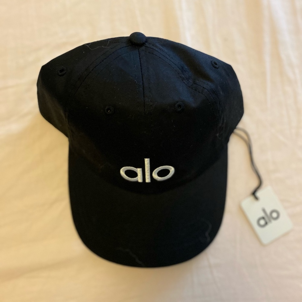 NEW - Alo Yoga trucker hat BLACK